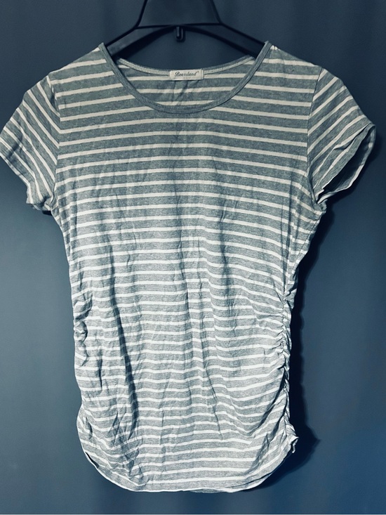 Bearsland Tops - Maternity Short-Sleeve Striped Tee in Gray & White size Large